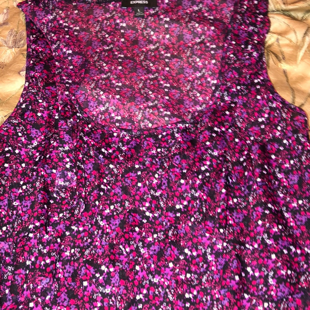 Sleeveless ruffled top